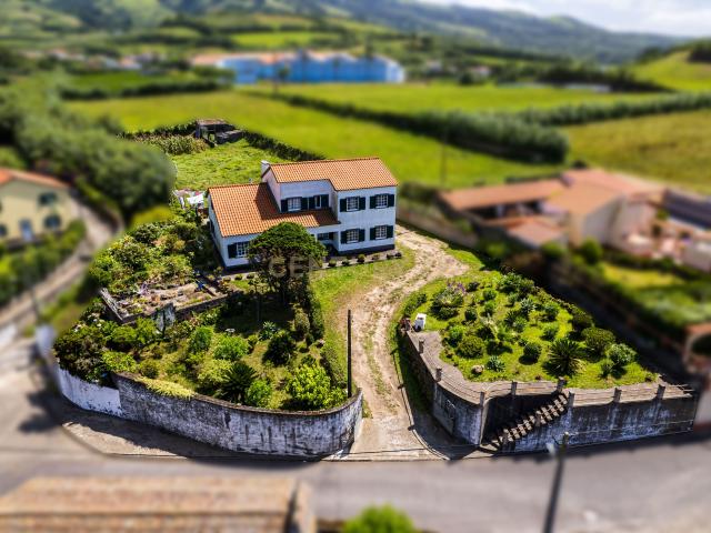 Moradia T4 Isolada com Vista Mar nos Ginetes