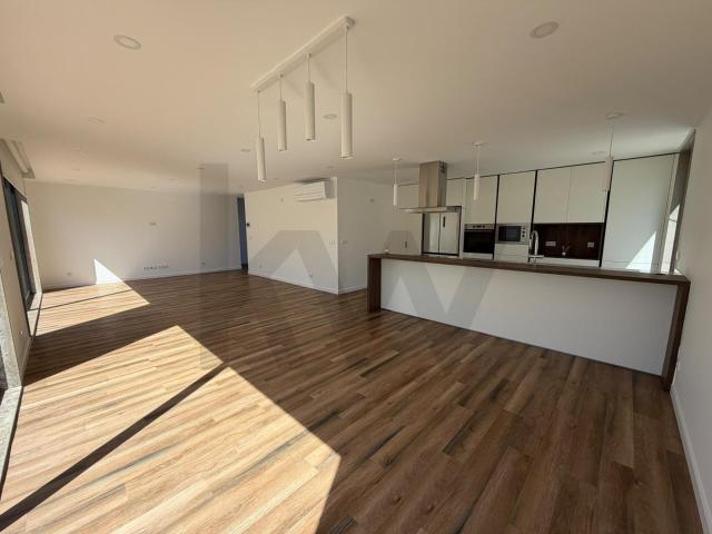 Moradia T4 Isolada Com 3 Suites