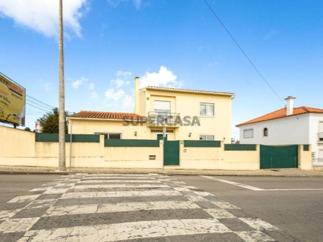 Moradia T4 Isolada Bombarral oportunidade!