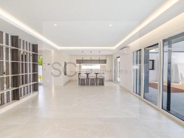 Moradia T4 Isolada Aroeira Piscina e Garagem Lote de 380 m2 190m² Charneca De Caparica