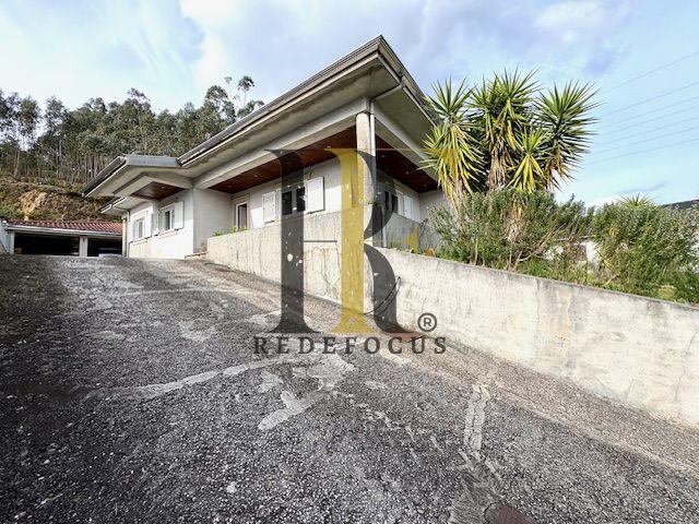 Moradia T4 isolada e térrea, em Sanguedo