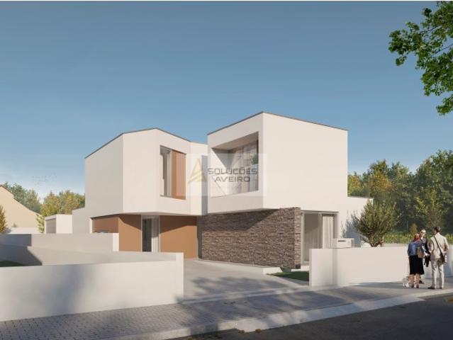 Moradia T4 Isolada em Aradas!