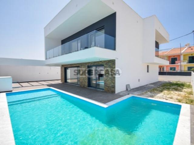 Moradia T4 Isolada Nova Piscina Garagem