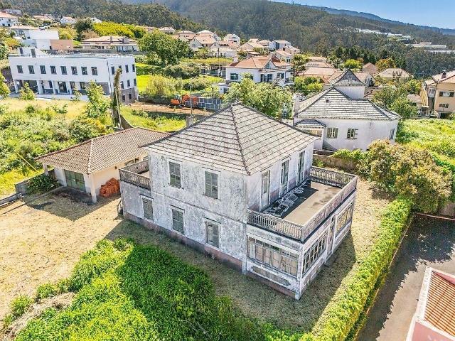 Moradia T4 Isolada | Para obras por recuperar 264m² Prazeres