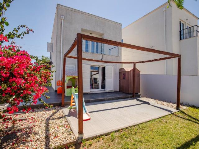 Moradia T4 Isolada Remodelada em Castelo | Conforto, Moderni. 185m² Sesimbra Castelo