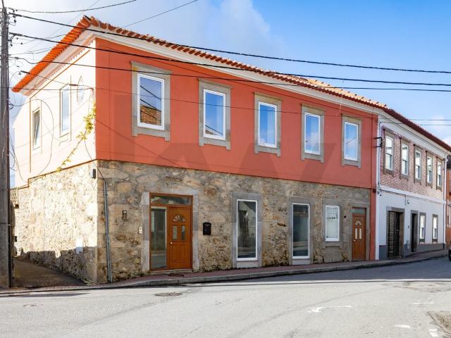 Moradia T3 +1 Geminada renovada com charme histórico 1937, T2 + Loja / Atelier