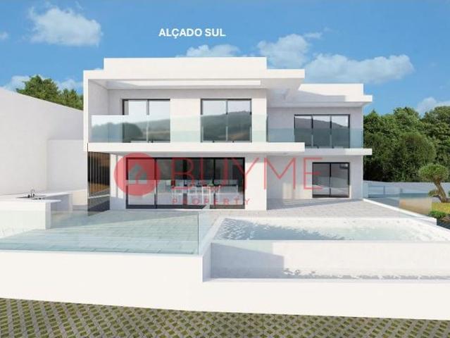 Moradia T4 Contemporânea com Piscina em Luz de Tavira