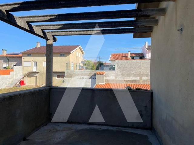 Moradia T4, localizada em cacia