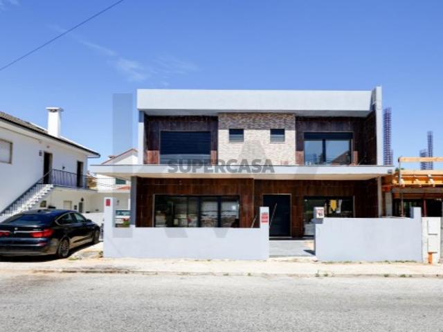 Moradia T4 localizada no Bairro da Figueira, na Bobadela