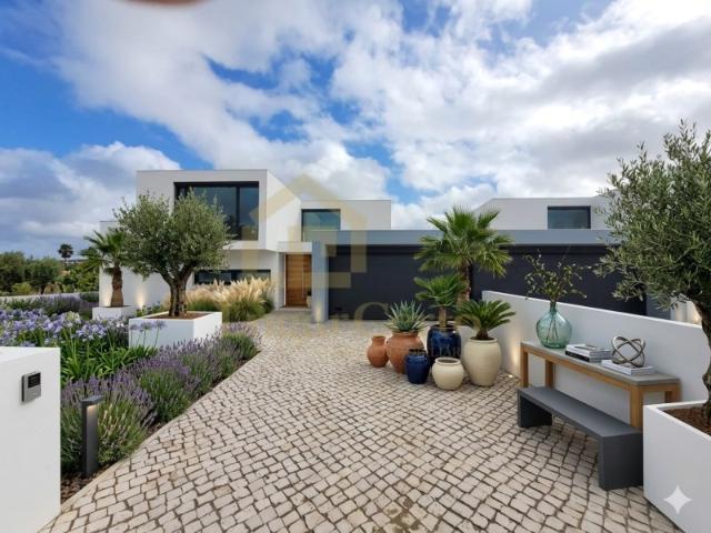 Moradia T4 lote de 2360m2 piscina jardim Gouveia Sintra