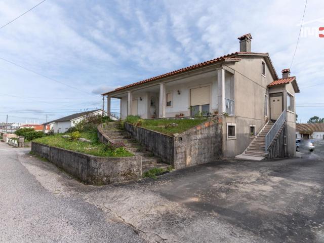 Moradia T4, Loureira