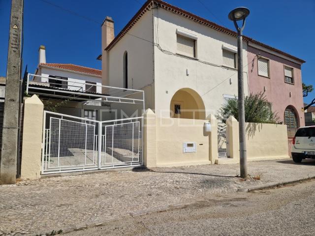 Moradia T4 para Arrendamento com Garagem no Bairro da Conceição em Setúbal