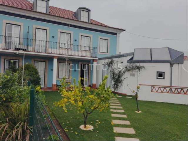 Moradia T4 para arrendar, amigos ou familia, nova, com jardim e garagem, Calhariz de Benfica Lisboa
