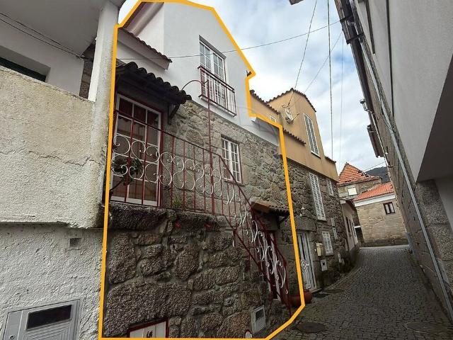 Moradia T4 para arrendar em Santa Marinha e São Martinho, Seia RE/MAX Portugal
