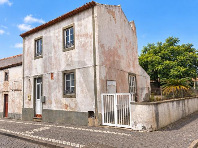 Moradia T4 para reabilitar Vila do Porto