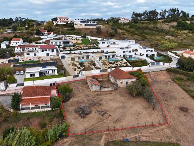 Moradia T4 para Reconstrução com Terreno de 1.725 m² | Vidais Caldas da Rainha