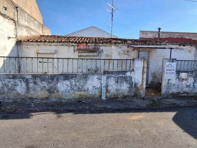Moradia T4 para recuperar em Ferreira do Alentejo