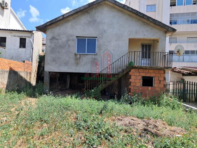 Moradia T4, para remodelar na Lousã