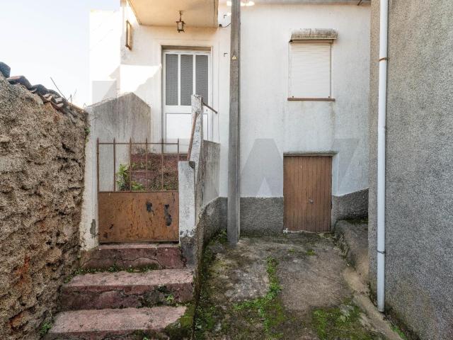 Moradia T4 para Remodelar nas Chãs a 7 minutos da Cidade de Coimbra