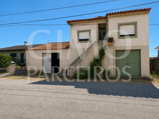 Moradia T4 para Remodelar em Oliveirinha + Terreno a poucos minutos de Aveiro