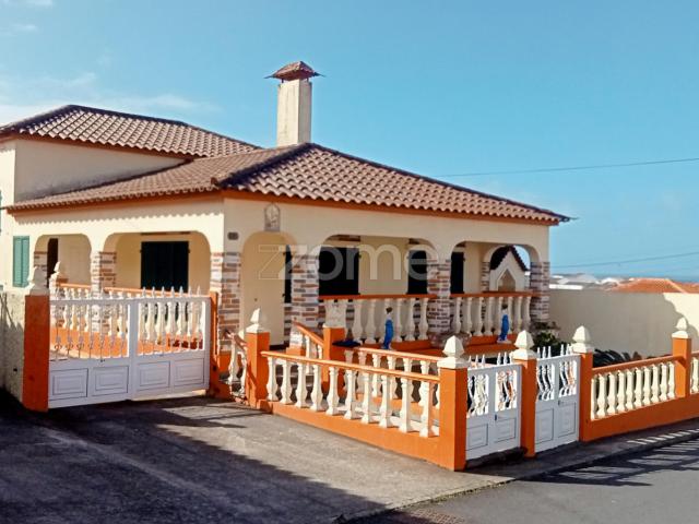 MORADIA T4 PARA VENDA
