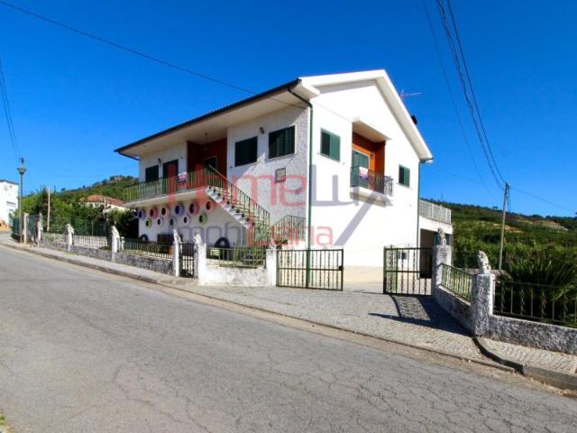 Moradia T4 para venda em Britiande, Lamego
