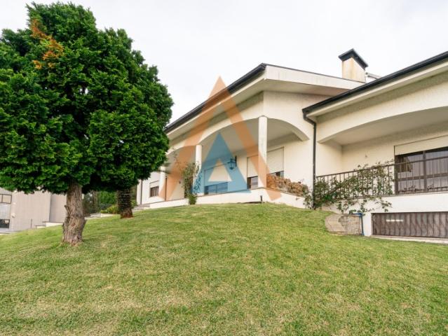 MORADIA T4 PARA VENDA EM ESCAPÃES,SANTA MARIA DA FEIRA