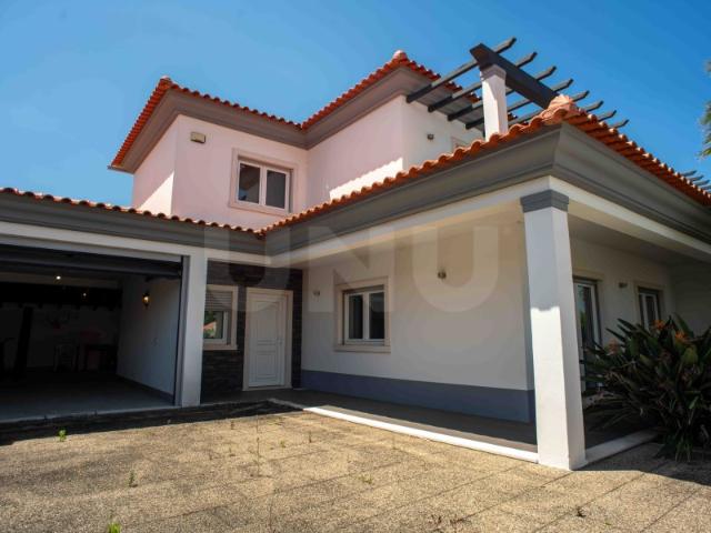 Moradia T4 para venda em Óbidos