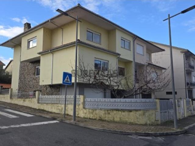Moradia T4 para venda em Macedo de Cavaleiros
