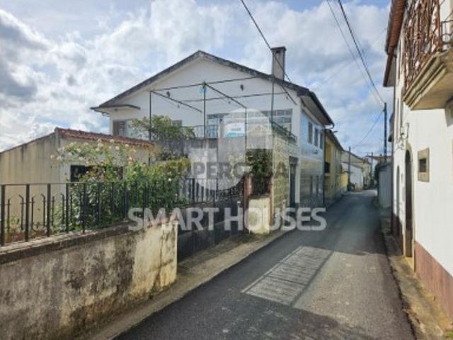 Moradia T4 Paradela c/ anexo e terreno