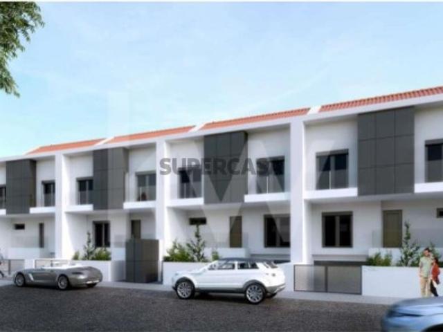 Moradia T4 | Piscina |Acabamentos de Luxo | Alcochete