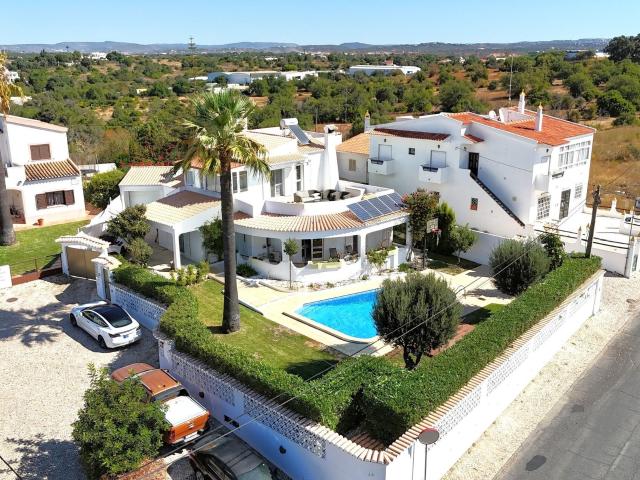 Moradia T4 | Piscina | Jardim 264m² Albufeira e Olhos de Água