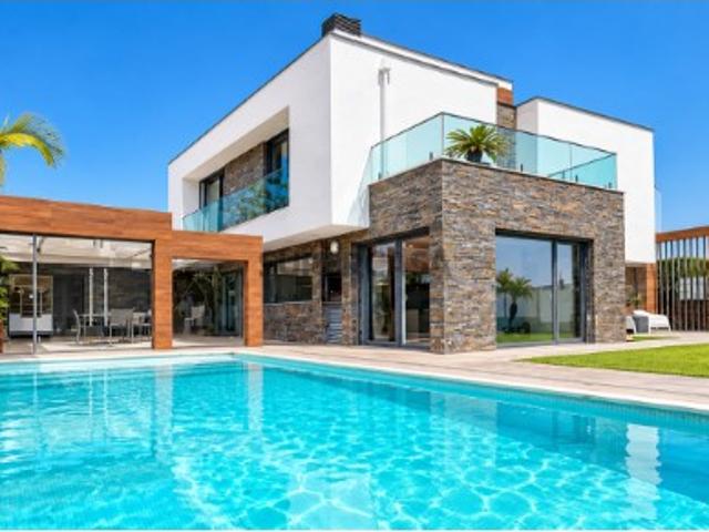 Moradia T4 Premium com Piscina Coberta e Garagem