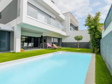 Moradia T4 Quinta de Santa Maria Charneca Piscina e Garagem 153m² Charneca De Caparica