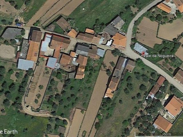 Moradia T4 Rústica com Adega, Anexos e Terreno
