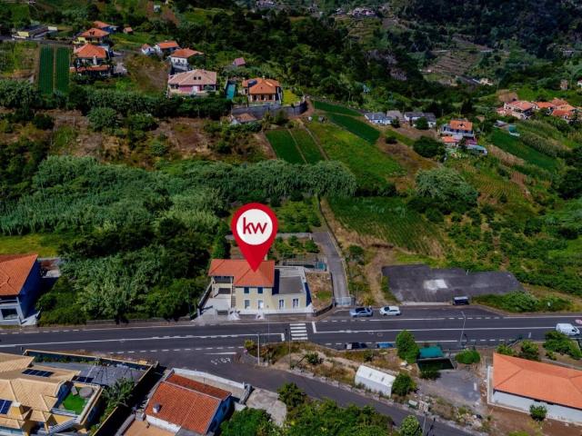 Moradia T4 Reconstruída com Estúdio Independente | Santana |. 219m² Santana