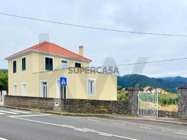 Moradia T4 Reconstruída com Estúdio Independente | Santana | Madeira