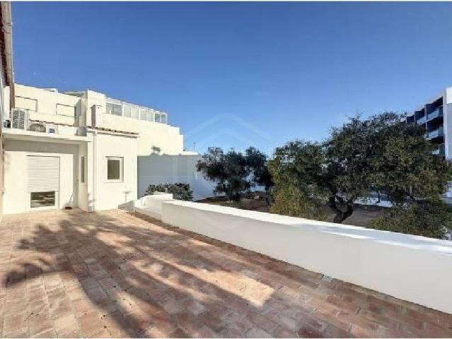 Moradia de 2 Pisos com Garagem e Jardim no Centro Histórico. 291m² Portimão