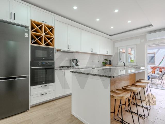 Moradia T4 remodelada com jardim, terraço e garagem | Vendas. 94m² Vendas Novas