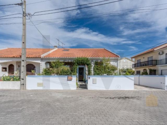 Moradia T4 remodelada com jardim, terraço e garagem | Vendas Novas