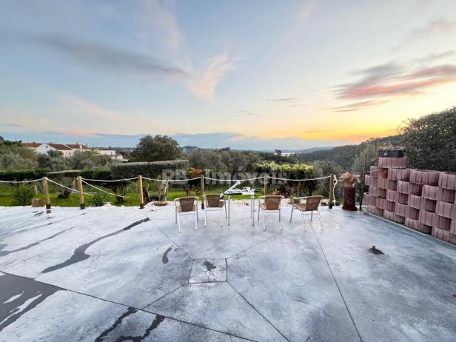 Moradia T4 Remodelada com Vista para Castelo de Bode