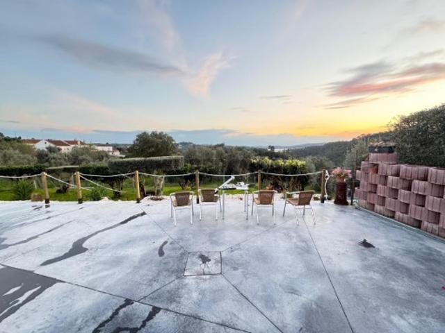 Moradia T4 Remodelada com Vista para Castelo de Bode