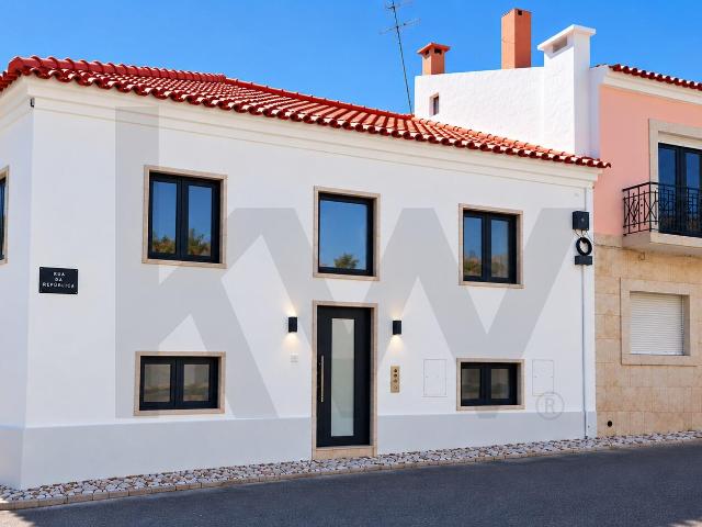 MORADIA T4 REMODELADA | CENTRO DE ARRUDA DOS VINHOS | VISTA DESAFOGADA | GARAGEM