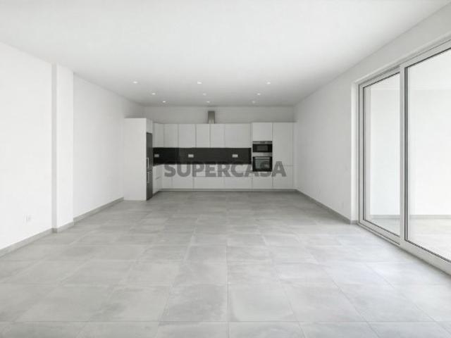Moradia T3+1 Remodelada para Venda em Portimão Rentabilidade garantida