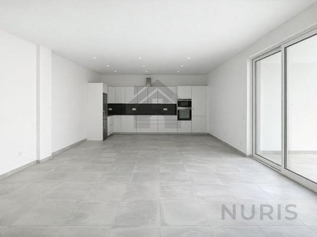 Moradia T3+1 Remodelada para Venda em Portimão Rentabilida. 80m² Portimão