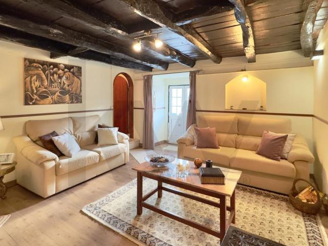 Moradia T4 c/ 2 Pisos, renovada e com 1640m² de Terreno – Arruda dos Vinhos