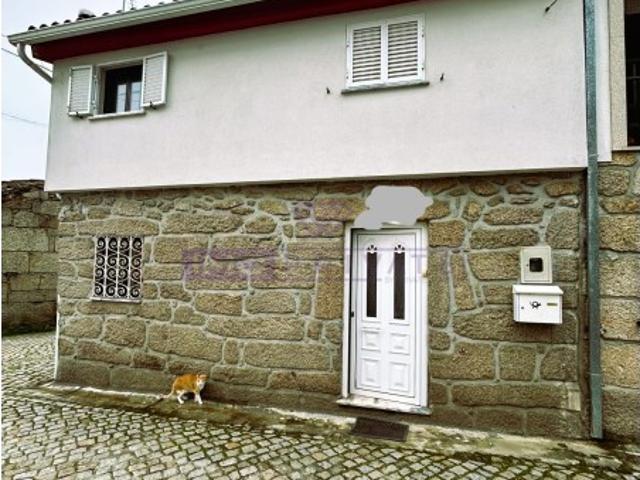 Moradia T4 Renovada com Terreno em Vila Franca da Beira