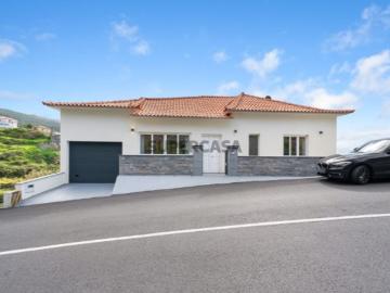 Moradia T4 Renovada com Vista Mar na Calheta