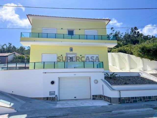 Moradia T4 Renovada com Garagem e Espaço Exterior Maceira, Torres Vedras