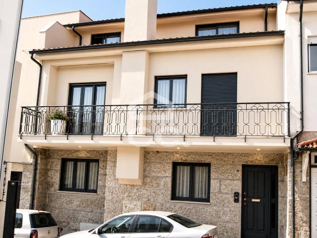 Moradia T4 Renovada em Creixomil – Guimarães